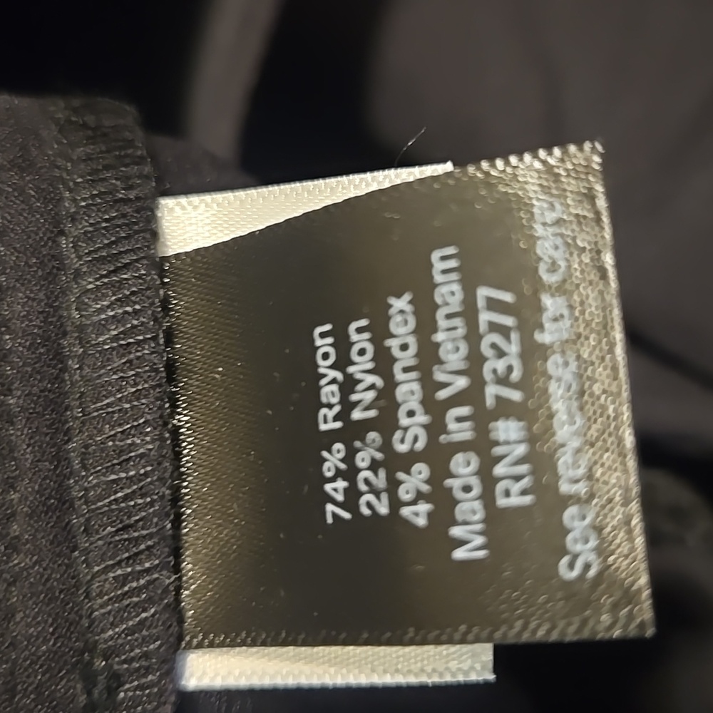 Women's Simply Vera Wang Black Bootcut Pants Size MP NWT - Picture 9 of 9